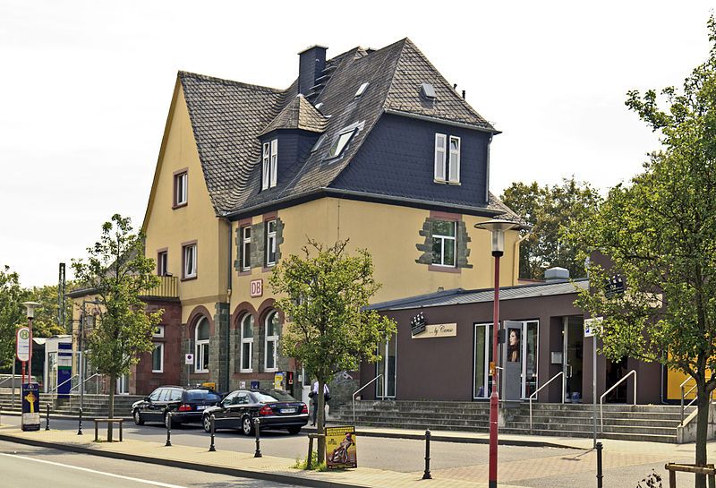 File:Hofheim Bahnhof 20110818.jpg