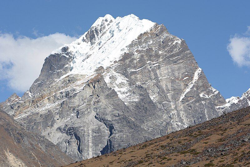 File:Lobuche East Peak.jpg