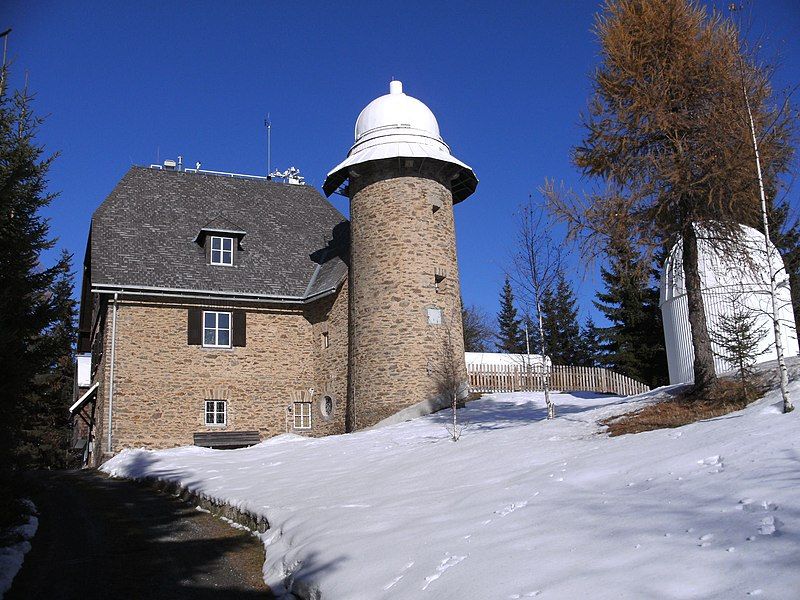 File:Observatorium Kanzelhoehe.jpg