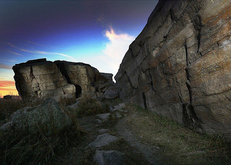 File:Okotoks Erratic.jpg