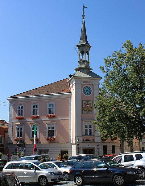 File:Rathaus Ybbs.jpg