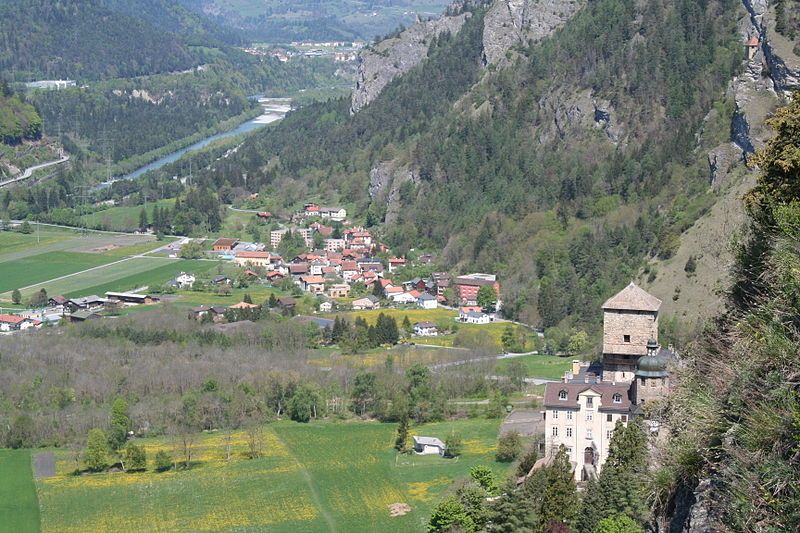 File:Rothenbrunnen Ortenstein.jpg