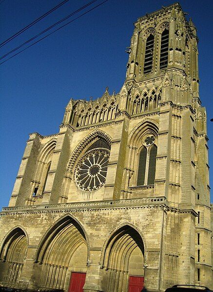 File:Soissons-cathedrale-facade.jpg