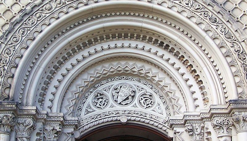 File:Uoft universitycollege entrance.jpg