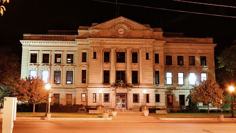 File:Auburn-indiana-courthouse-night.jpg