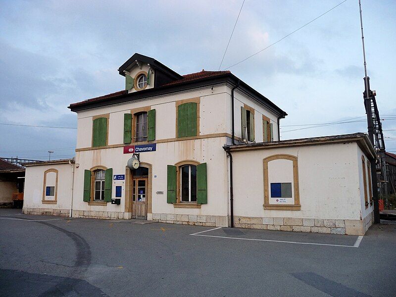 File:Bahnhof Chavornay.JPG