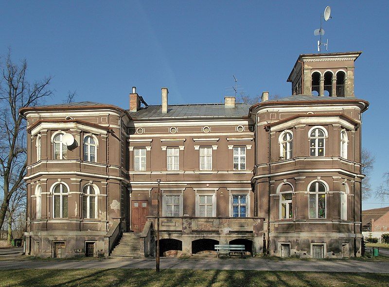 File:Buków Palace.jpg