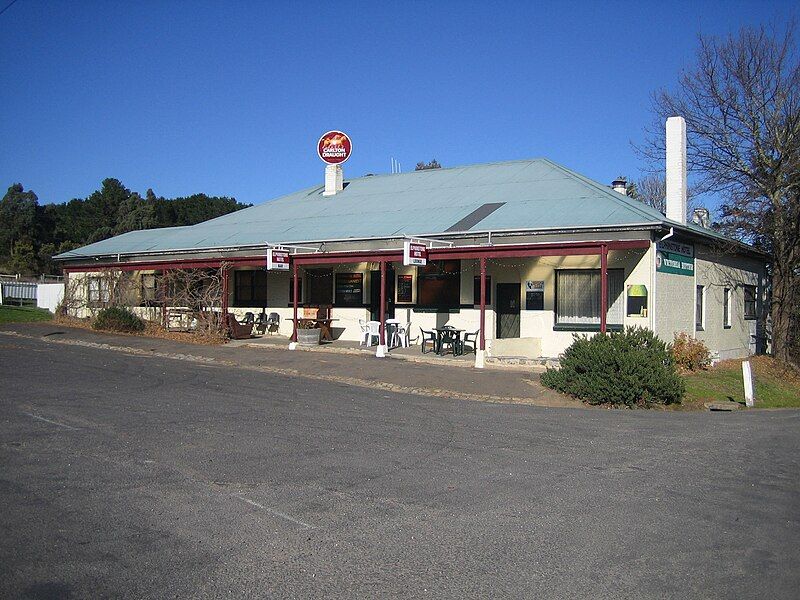 File:Elphinstone Hotel 2006.jpg