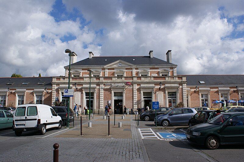 File:Gare-Quimper-Extérieur-02.jpg