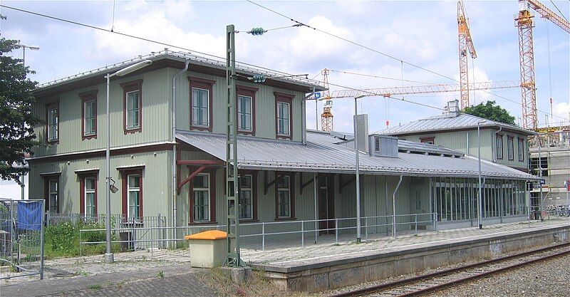 File:Giesinger Bahnhof Muenchen-2.jpg