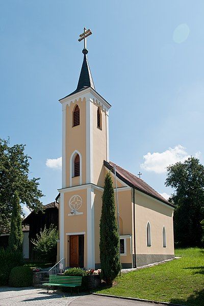 File:Groß-Schollach Ortskapelle.jpg