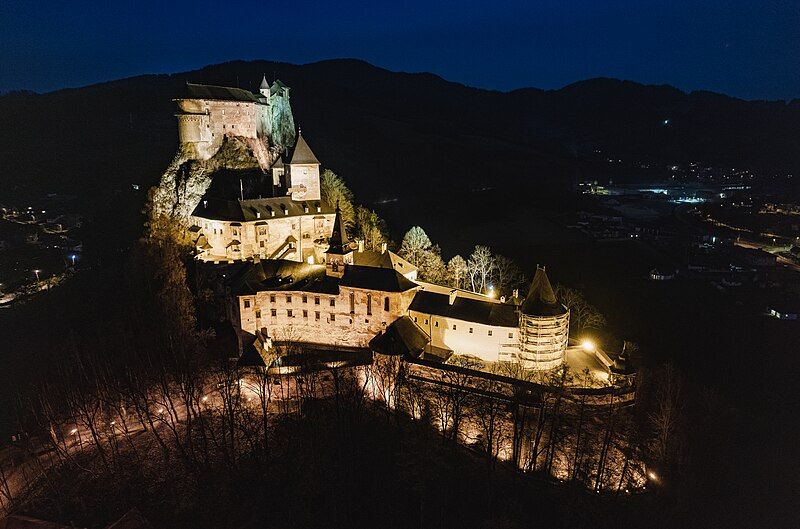 File:Orava Castle.jpg