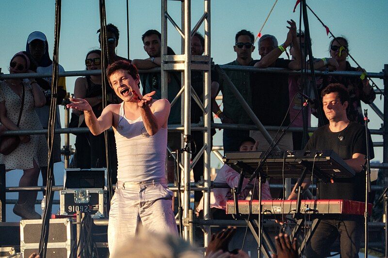 File:Perfume Genius (40824619420).jpg