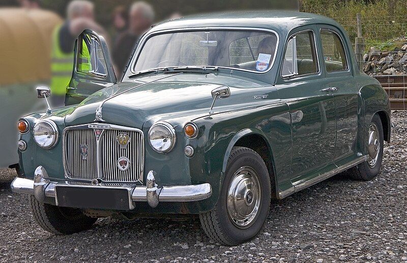 File:Rover 1100 frontg.jpg