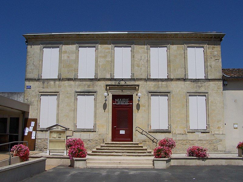 File:Savignac Mairie.jpg