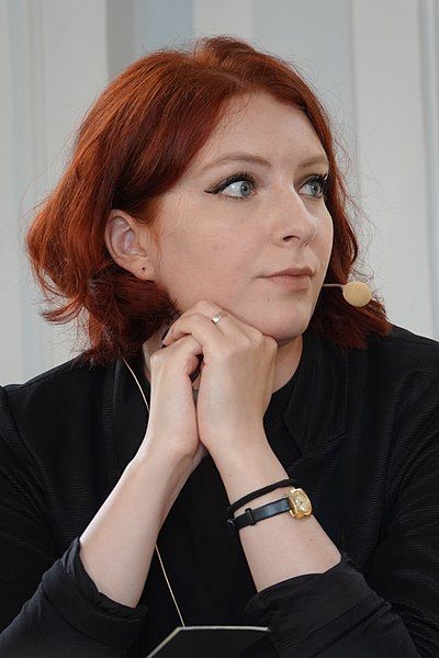 File:Slata Roschal.jpg