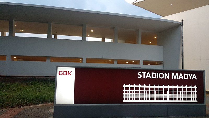 File:Stadion madya gbk.jpg