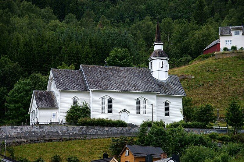 File:Sunnylven kyrkje 1.jpg