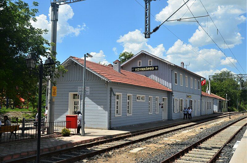 File:UzunköprüTrainStation (1).jpg