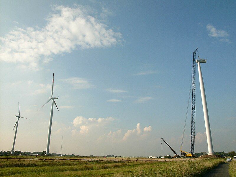 File:Wind turbine-4 hg.jpg