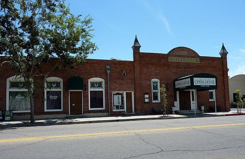 File:2009-0725-CA-ReedleyOperaHouse.jpg