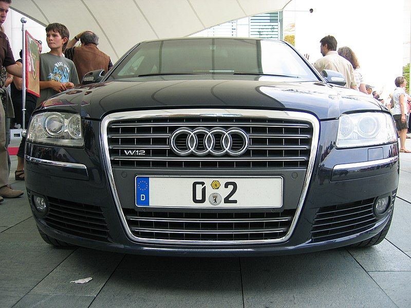 File:AudiA8 Kanzlerwagen.jpg