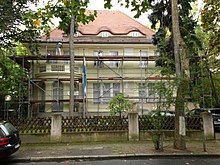 The embassy of Sierra Leone to Germany is acomodated in 1914–15 built a building from Ernst Bürgel in Berlin.