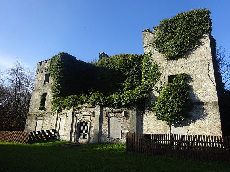 File:Castle in Donadea.jpg