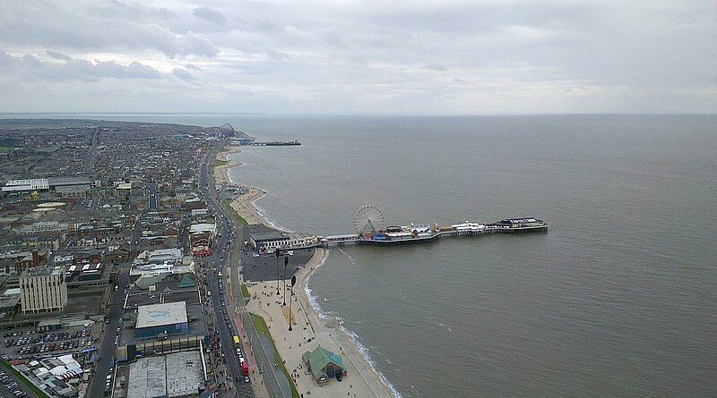 File:Central Pier, Blackpool.jpg