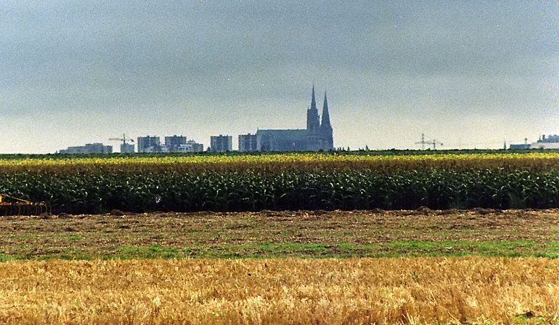 File:Chartres 1987.jpg