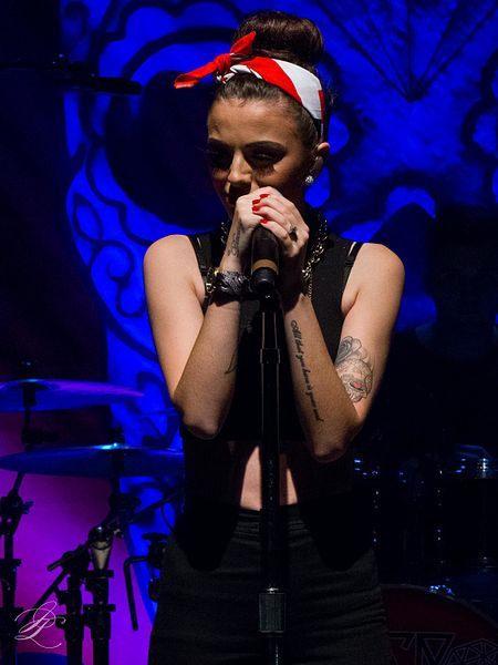 File:Cher Lloyd (23483517034).jpg