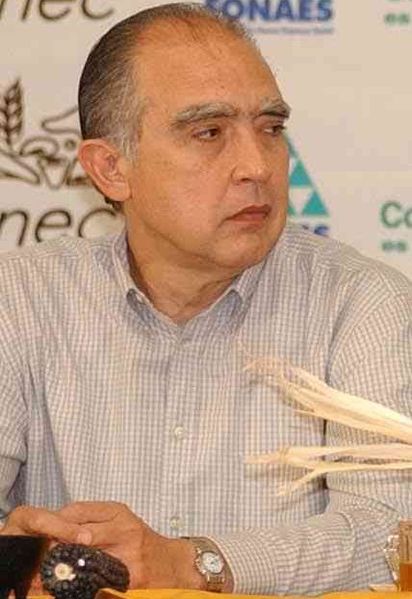 File:Fernando Canales.jpg