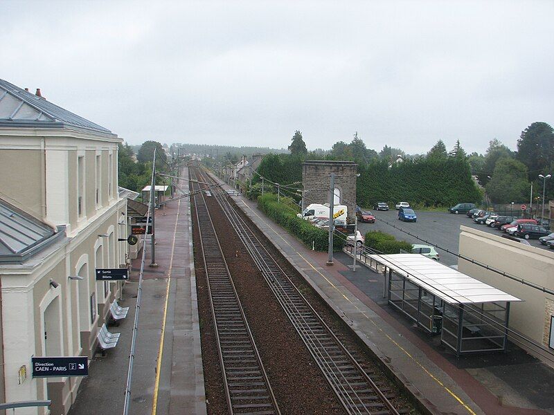 File:Gare de Valognes2.jpg