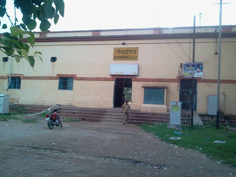 File:Goshainganj railway station.jpg