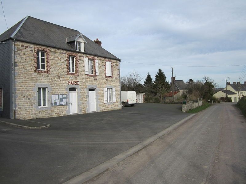 File:Guéhébert - Mairie.JPG