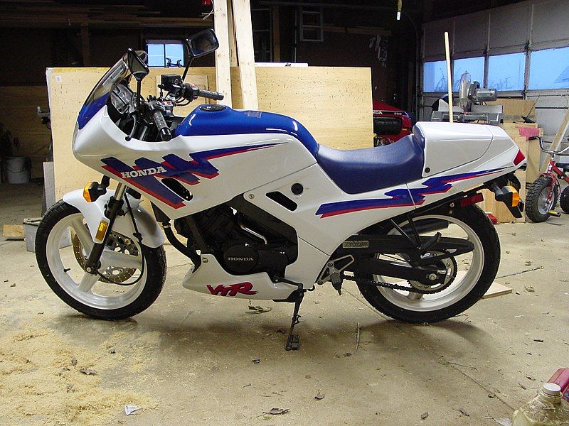 File:Honda VTR250 1990.jpg