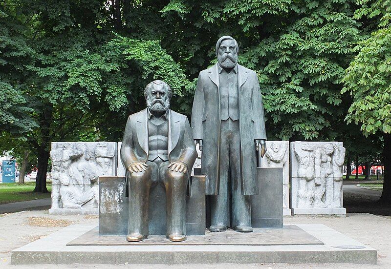 File:Marx-Engels monument Berlin.jpg