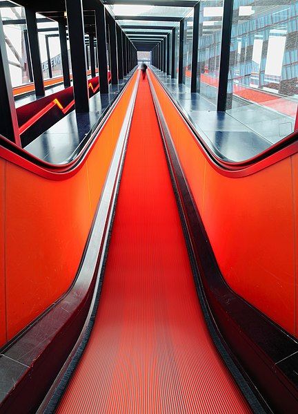 File:Rolltreppe Zeche Zollverein.JPG