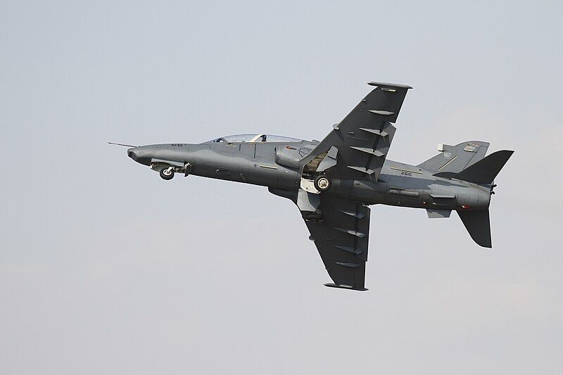 File:SAAF-BAE Hawk-001.jpg