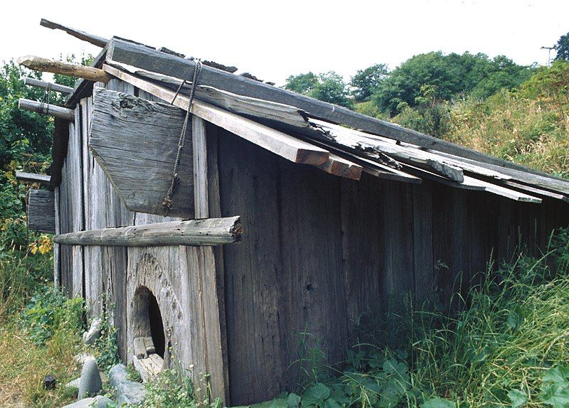 File:Yurok plankhouse05.jpg