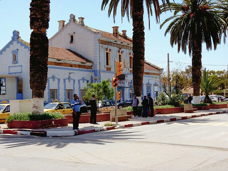 File:Ancienne gare d'Arzew.jpg