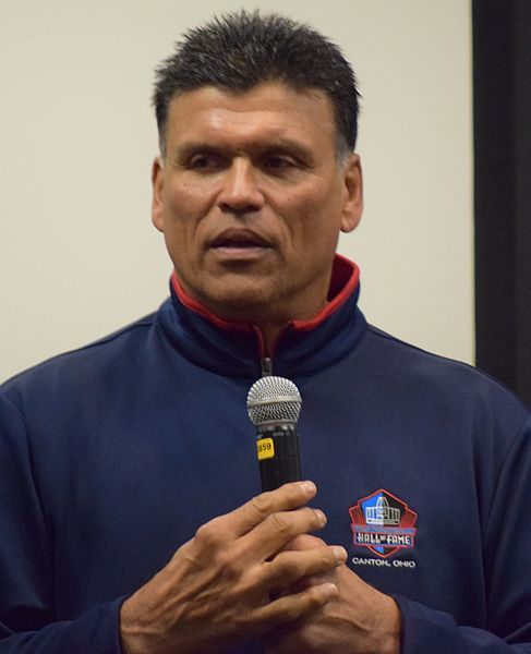 File:Anthony Muñoz 2015.jpg