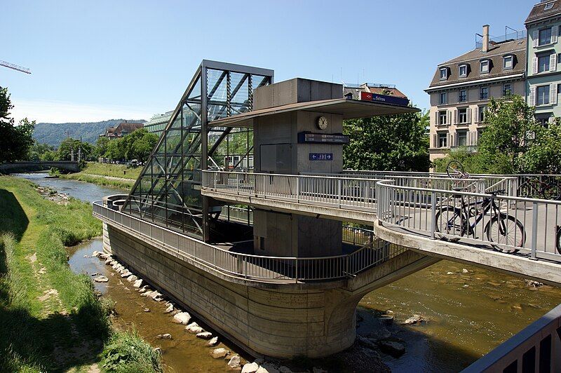 File:Bahnhof Zürich Selnau.jpg