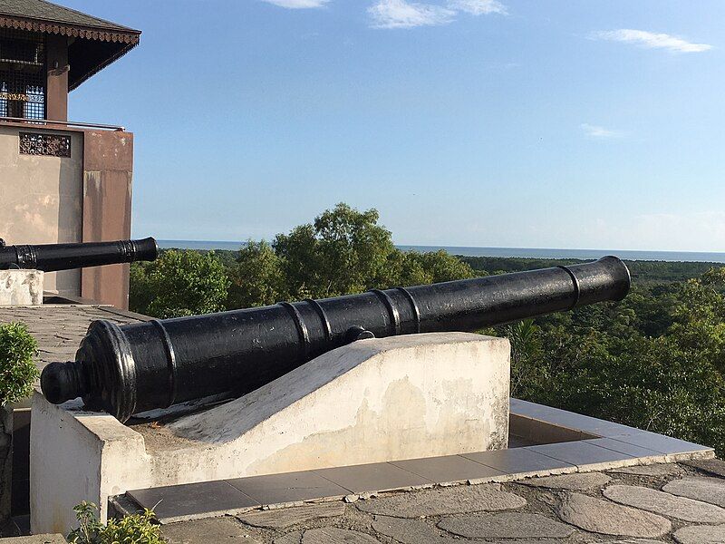 File:Bukit Melawati cannons.jpg