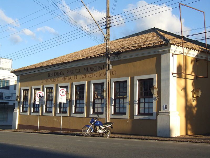 File:Campo Largo Biblioteca2.JPG