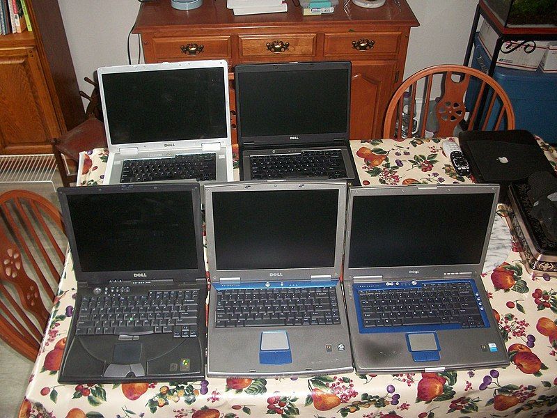 File:Dell Inspirons.jpg