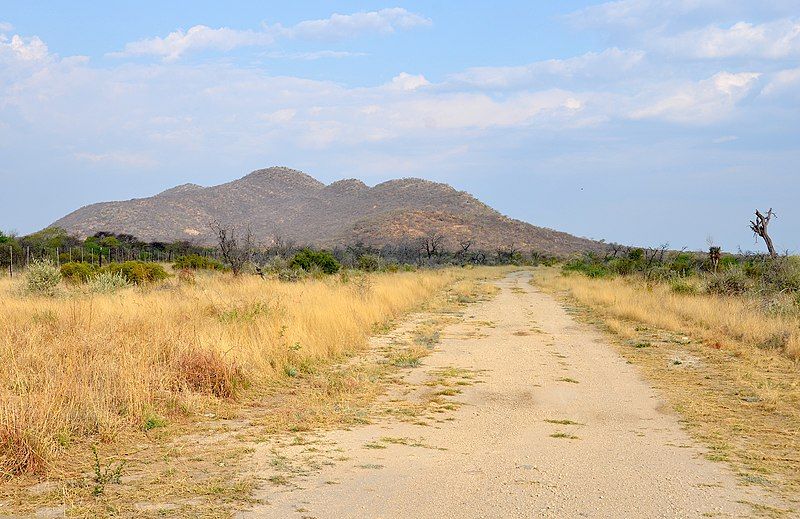 File:Elefantenberg, Namibia (2014).jpg