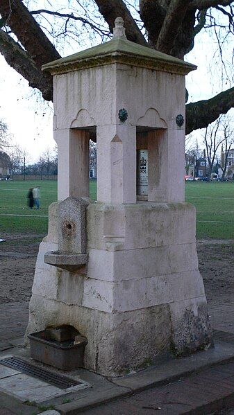 File:Fountain Richmond Green.jpg