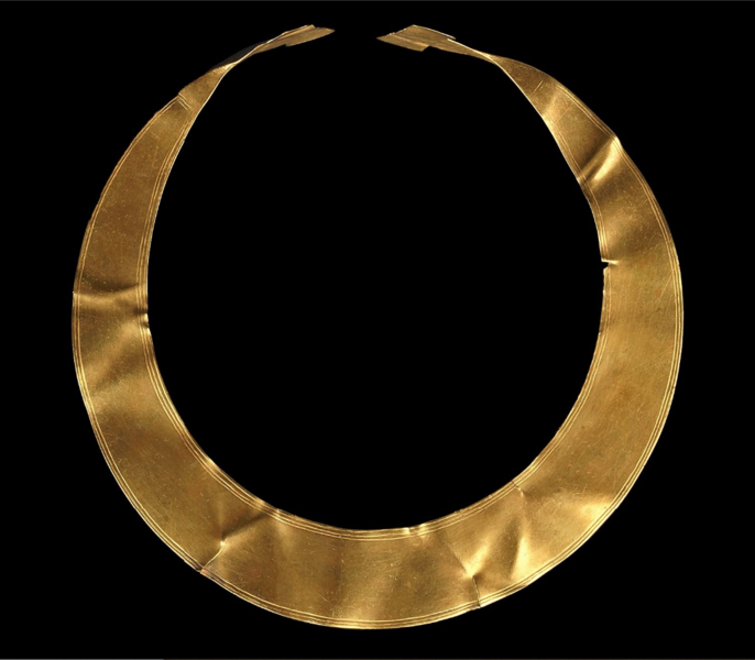 File:Gold Lunula1.png