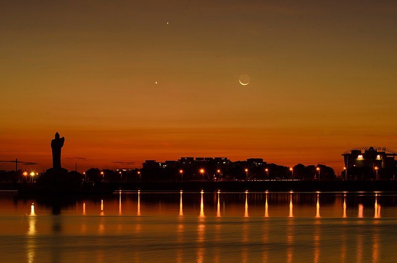 File:HussainSagar Moon Rise.jpg